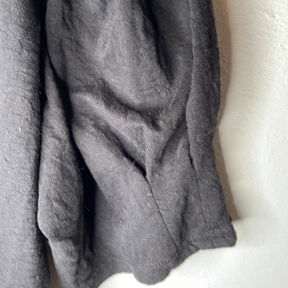 Zac & Rachel adorable puffed sleeve, black on black damask print top, size xl - Picture 5 of 6